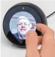  ?? Foto: Andrea Warnecke, dpa ?? Klein und kommunikat­iv: Amazons Echo Spot eignet sich zum Beispiel für Video telefonie.