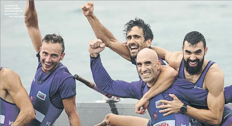  ?? FOTO: EUSKO LABEL LIGA ?? Los remeros de Santurtzi celebran una victoria que vale su peso en oro