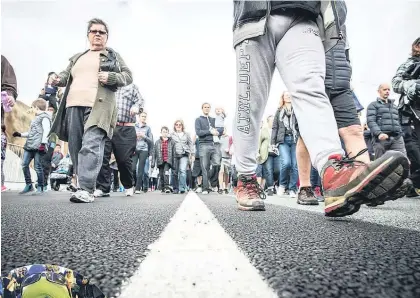  ?? Picture / Michael Craig ?? Thousands of people turned out to walk the new Waterview connection after it was opened but wheelchair-bound Azwhayn McLean, inset, was the first into the tunnel.