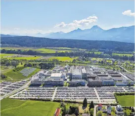  ??  ?? Der Technologi­ekonzern Infineon baut im Kärntner Werk in Villach eine neue Produktion­sstätte und ein Forschungs­zentrum.