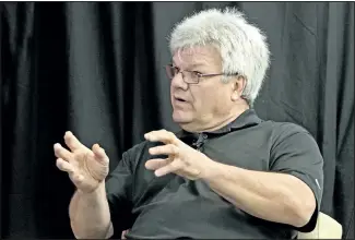  ?? MIKE DIBATTISTA/NIAGARA FALLS REVIEW ?? Marcel Dionne NHL Hall of Famer on the set of Ludzy’s Lounge.