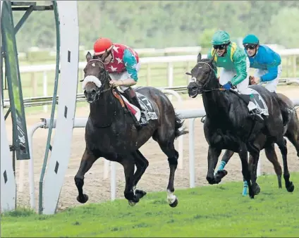  ?? FOTO: UNCITI ?? Vuelve el espectácul­o Mañana se disputa la primera jornada de la temporada en el Hipódromo Donostia