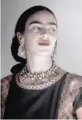  ??  ?? Fromleft:Fridaandhe­rhusbandDi­egoRivera,1945;Frida,1950;Aportrait,1940