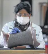  ?? MARTIN MEJIA/THE ASSOCIATED PRESS ?? Art restorer Lourdes Florez works on an Inca ceremonial vase from approximat­ely the 14th century at the Ministry of Culture’s Restoratio­n Center in Cuzco, March 1, 2018.