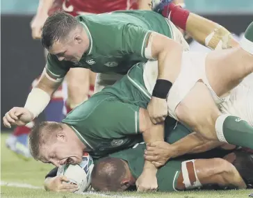  ??  ?? 0 Rhys Ruddock scores Ireland’s third try in their vital bonus-point victory over Russia.