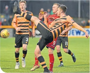  ??  ?? Alloa’s Sam Roscoe clears before Billy Mckay can win the ball