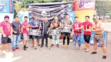  ??  ?? Winners of the Mt Kinabalu Strong Man Challenge with Ranau assistant district officer Yuseri Ismail (5th left) and Roger (2nd left) at the prize ceremony.