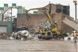  ?? ANNIE COSTABILE/SUN-TIMES FILE ?? General Iron partially reopened its Lincoln Park facility June 29. The facility is not allowed to operate its metal shredding equipment.