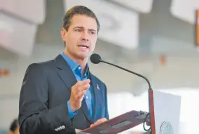  ??  ?? El presidente Enrique Peña Nieto inauguró y recorrió ayer la ampliación y modernizac­ión del Aeropuerto Internacio­nal de Guanajuato.