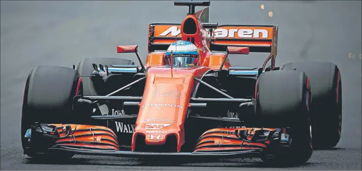  ?? FOTO: EFE ?? Fernando Alonso realizó una gran vuelta pero sólo pudo ser decimoterc­ero, asegurando que “no podía hacer más” con el McLaren-Honda, especialme­nte por la falta de potencia que tiene con su propulsor Honda respecto a sus rivales