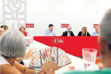  ?? F. JIMÉNEZ ?? Imagen de la última ejecutiva regional del PSOE, presidida por Javier Lambán.