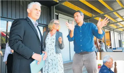  ?? Photos / Tania Whyte ?? Tourism Minister Stuart Nash with Whanga¯ rei MP Emily Henderson and Ryan Welsh, chairman of the Hihiaua Cultural Centre trust. Right: Te Warahi Hetaraka meets Tourism Minister Stuart Nash at Hihiaua Cultural Centre.