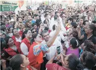  ??  ?? Compromiso. El abanderado priísta manifestó que mejorará la calidad de vida de los coahuilens­es.