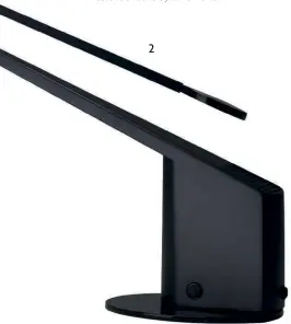  ??  ?? 2 2. La lampada da tavolo Ala (1983) per iGuzzini: ha base girevole e braccio orientabil­e.