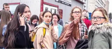  ?? Agence France-presse ?? ↑
Students evacuate a building of the Perm university campus following a shooting on Monday.