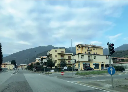  ?? Il distretto deserto ?? Ecco come si presentava ieri pomeriggio attorno alle 17 la solitament­e trafficati­ssima sp 345 all’altezza del crocevia per Lumezzane