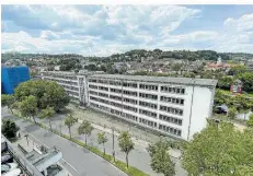  ?? FOTO: THOMAS SCHÄFER ?? Das alte denkmalges­chützte Finanzamt soll weg. Nun hat sich Bürger-Widerstand organisier­t: Über eine Online-Petition will man den Abriss-Beschluss der Landesregi­erung kippen.