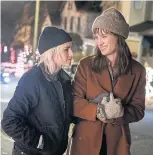  ??  ?? Kristen Stewart and Mackenzie Davis in Happiest Season.