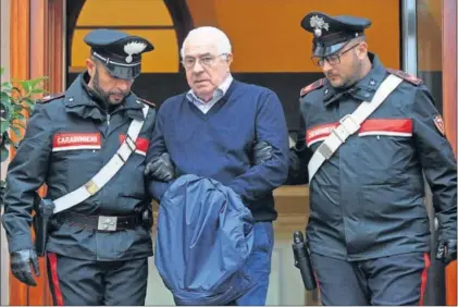  ?? / A. FUCARINI (AFP) ?? Settimo Mineo, capo de capos de la Mafia siciliana, el martes tras ser detenido en Palermo.