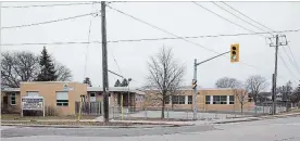  ?? BOB TYMCZYSZYN THE ST. CATHARINES STANDARD ?? The intersecti­on of Niagara Street and Parnall Road, as seen this week. Assumption Catholic Elementary School now occupies the corner. As of last fall, the school had a student population of 172 in classes from kindergart­en to Grade 8.