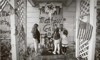  ?? Steve Gonzales / Staff file photo ?? Neighbors reflect on shooting victims Rhogena Nicholas and her husband, Dennis Tuttle, and their dog “Star” after a vigil at 7815 Harding St. on the anniversar­y of the Jan. 28, 2019, raid.