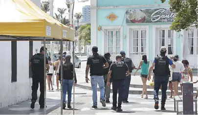  ??  ?? Briga começou no bar que funciona no antigo restaurant­e Casa da Dinha e terminou com tiros no Largo