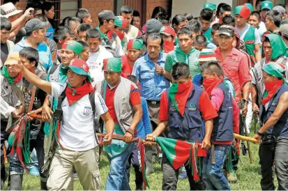  ?? FOTO ARCHIVO JAIME PÉREZ ?? La Guardia Indígena no solo se limita a cuidar su territorio de agresiones externas, también hace control social, protección a comuneros, cabildos y a la naturaleza.