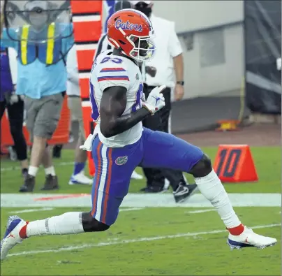  ?? JOHNRAOUX/AP ?? Florida receiver Justin Shorter runs toward the end zone on a 14-yard touchdown reception against Georgia during the first half Saturday.