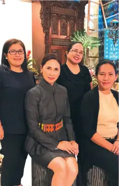  ??  ?? T’nalak Home Manager Nieva Rivera, MPD GM Dottie Wurgler-Cronin, T’nalak Home sales Ela Aguinaldo, TADECO Livelihood Manager Juvy Fernandez