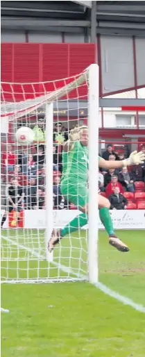  ?? Chelsie Wilson ?? Nathan Blissett fires Macclesfie­ld ahead at Ebbsfleet on Saturday