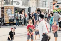  ?? Picture: JOUBERT LOOTS ?? FOODIE FUN: The popular Food Truck Friday will be in full swing again today as a ‘daytime edition’