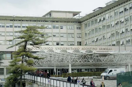  ??  ?? Gemelli L’ospedale dove venerdì scorso il piccolo Davide è stato ricoverato da Guidonia