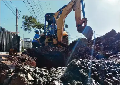  ?? Pedro Marconi ?? De acordo com a prefeitura, técnicos teriam identifica­do irregulari­dades em seis obras de saneamento em execução