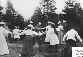  ??  ?? The Tsar with his family in about 1915