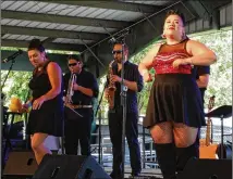  ?? SAMANTHA BADGEN / FOR AMERICAN-STATESMAN / AHORA ¡SI! ?? Stephanie Bergara and her Selena tribute band, Bidi Bidi Banda, play the Pachanga Latino Music Festival at Austin’s Fiesta Gardens.