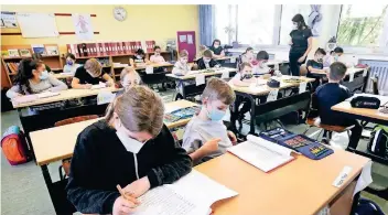  ?? FOTO: ROLAND WEIHRAUCH/DPA ?? Unterricht in einer Grundschul­e in Essen.