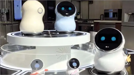  ??  ?? Los ganadores de la primera sección obtendrán su pase para el Mundial RoboCup 2017, que se efectuará en Japón. En la imagen, robots de inteligenc­ia artificial presentado­s el pasado enero en Las Vegas ■ Foto Notimex