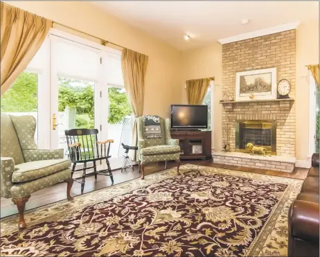  ?? PlanOmatic ?? The family room at 311 Harrison Road in Wallingfor­d features a floor-to-ceiling fireplace. The colonial-style home is on a 1.92-acre lot.