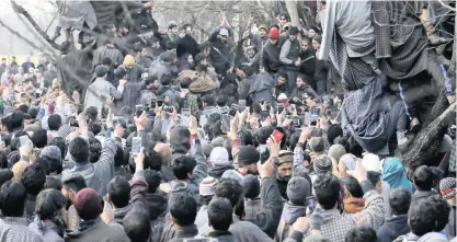  ?? |
AP ?? KASHMIRI villagers use cellphones to record the funeral of rebel commander Zeenatul Islam in Sugan village, outside Srinagar, in Indian controlled Kashmir, yesterday, where massive anti-India protests and clashes erupted, after a gunbattle between militants and government forces the night before. The clashes, in which at least 16 people were injured, erupted after government forces tried to stop mourners from attending the funeral of one of India’s most wanted rebels in the Himalayan region, who police say was killed in the gunbattle. Most Kashmiris support the rebel cause that the territory be united either under Pakistani rule or as an independen­t country, while also participat­ing in street protests against Indian control. Nearly 70 000 people have been killed in the uprising and the ensuing Indian crackdown.