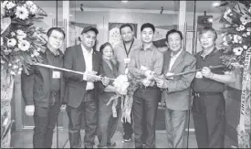  ??  ?? Present were (from left) Gene Dela Cruz, director for government affairs of FinAsia Land Developmen­t and Constructi­on Corp.; FinAsia president/CEO Manuel ‘AJ’ Pangilinan, his mother, Dori Espiritu, businessme­n Ben Lee and Royce Yap, former Mandaluyon­g mayor Benjamin Abalos and businessma­n Robert Go.