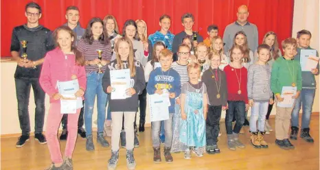  ?? FOTO: ANNA MAGDALENE WEJWER ?? Die Leichtathl­etik-Abteilung der TG Trossingen hat ihren erfolgreic­hen Sportlern gedankt.