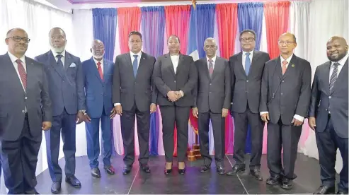  ?? F.E. ?? Los miembros del Consejo Presidenci­al de Transición de Haití juraron su cargo ayer.