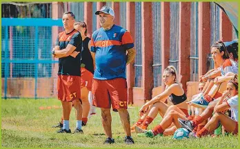  ?? PRENSA @CDEFUTFEM ?? CARLOS TORRES. El entrenador de la Primera de Español fue denunciado por una menor.