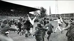  ?? GETTY IMAGES ?? Rocket Ronnie: hero Radford is chased by Hereford fans