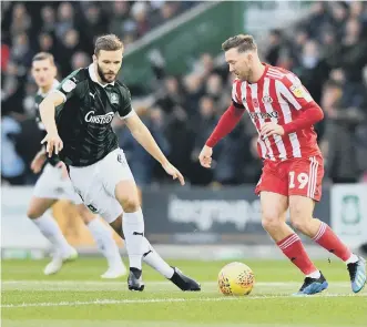  ??  ?? Aiden McGeady takes on the Plymouth defence.