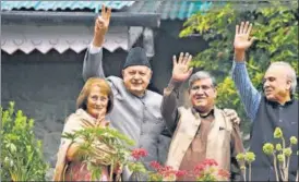  ?? WASEEM ANDRABI/HT PHOTO ?? National Conference chief Farooq Abdullah and his wife Molly Abdullah meet party leaders Mohammad Akbar Lone and Hasnain Masoodi at their residence in Srinagar on Sunday.