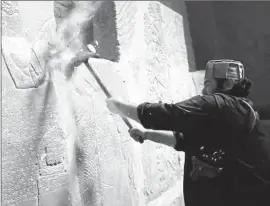  ?? European Pressphoto Agency ?? AN ISLAMIC STATE video released over the weekend purports to show militants destroying Assyrian relief panels and other antiquitie­s at the Nimrud site.