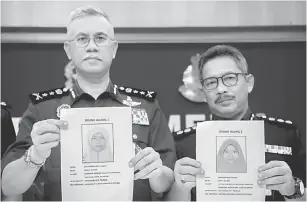  ?? — Gambar Bernama ?? GADIS HILANG: Hasanuddin (kiri) bersama pegawainya menunjukka­n gambar dua gadis yang didakwa hilang oleh keluarga mereka sejak Disember lepas, ketika mengadakan sidang media di Ibu Pejabat Polis Kontinjen (IPK) Kelantan, Kota Bharu, semalam.