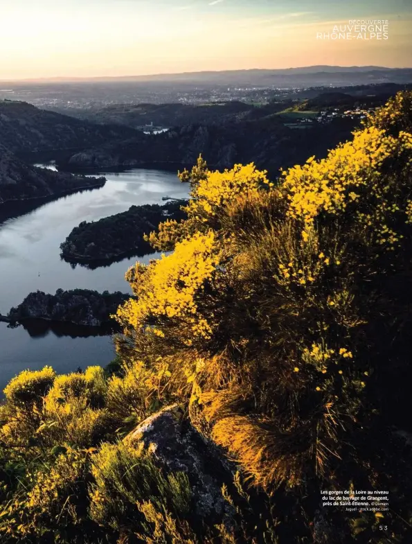  ?? © Damien Juquel - stock.adobe.com ?? Les gorges de la Loire au niveau du lac de barrage de Grangent,
près de Saint-Étienne.