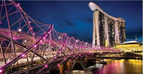  ?? MAIN PHOTO: THINKSTOCK ?? The helix bridge by night, in Marina bay in Singapore; the Ramada at ZhongShan Park (top right), Universal Studios (left) and the water and light show at Marina Bay Sands.